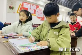 恒达社区:开展“清明绘民俗 巧手传文化”手抄报创作活动图片