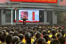 边防军人走进广州校园，卫国戍边故事点燃学子“戎装梦”图片