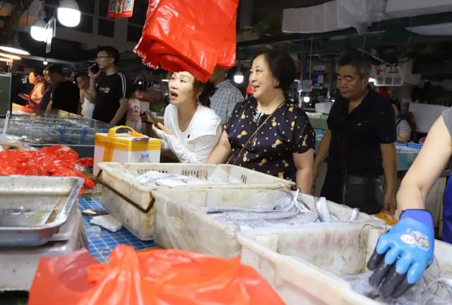 来鲜超·看苏超·吃海鲜：阿拉“琳琳姐”，鲜游启东