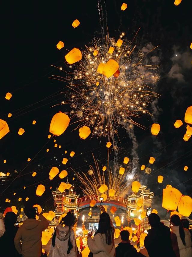 “神还原”！葛仙村把古画里的鳌山灯搬到现实