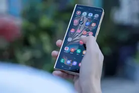 三星W24：经典遇上创新 “心系天下”续写新传奇图片