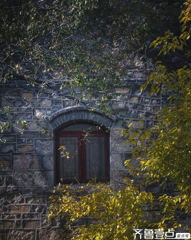 壹点号·秀山东丨淄博牛记庵：秋色浸染古村落，金黄火红映石巷