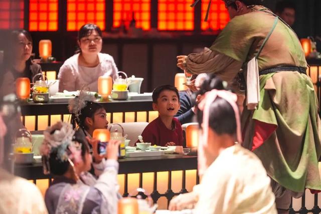 河南开封清明上河园《清明上河·宋宴》沉浸式餐秀首获国家级大奖！