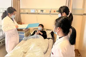 对肉类情有独钟 20岁大学生突发关节痛确诊痛风图片