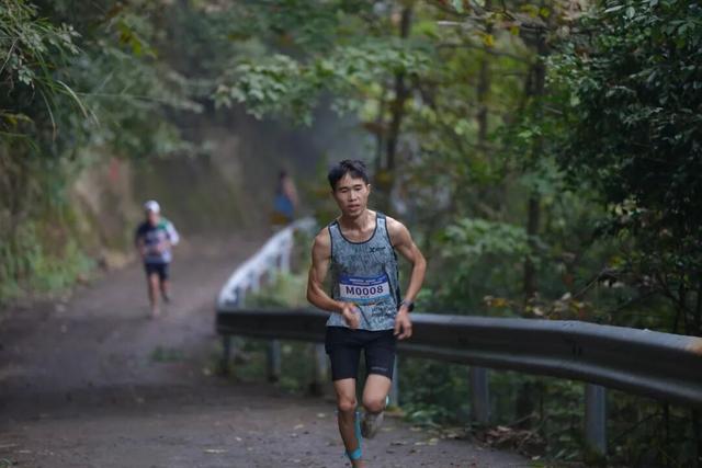 千余名爱好者竞逐“云端赛道”！中国体育彩票“巅峰湖南・2025”登山赛（八面山站）收官