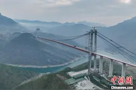 贵州纳晴高速牂牁江大桥合龙 为首座“纯贵州造”悬索桥图片
