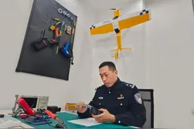 龙警故事丨民警小发明：所长再也不用担心我忘记充电啦！图片