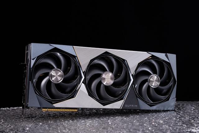 微星GeForce RTX 5080超龙SOC显卡评测：实力出众的“西装暴徒”