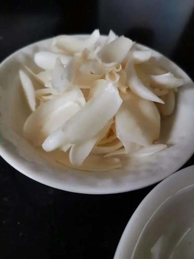 土里挖出来的“小白花”，一煮又糯又润！多吃还能预防高血压