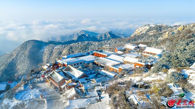 泰山冬日初雪 漫山银白如画