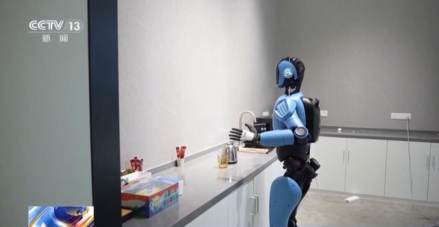 会说四川话 未来的养老机器人如此有趣