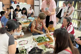 新北街道新新家园社区：亲子植物拓印 让幸福敲“染”而至图片