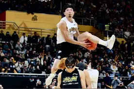 新出炉的CBA扣篮王：39岁，1米76，我还想去美国扣篮图片