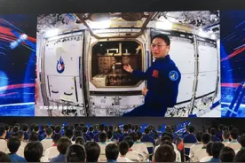 一组图回顾太空授课精彩瞬间图片