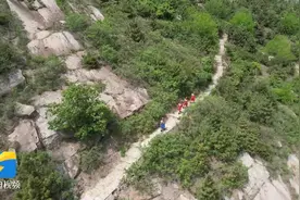 临沂一人登山腿部摔伤骨折 消防员用无人机成功搜救图片
