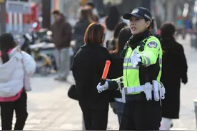 北京铁骑女警上路获市民点赞：真飒！图片
