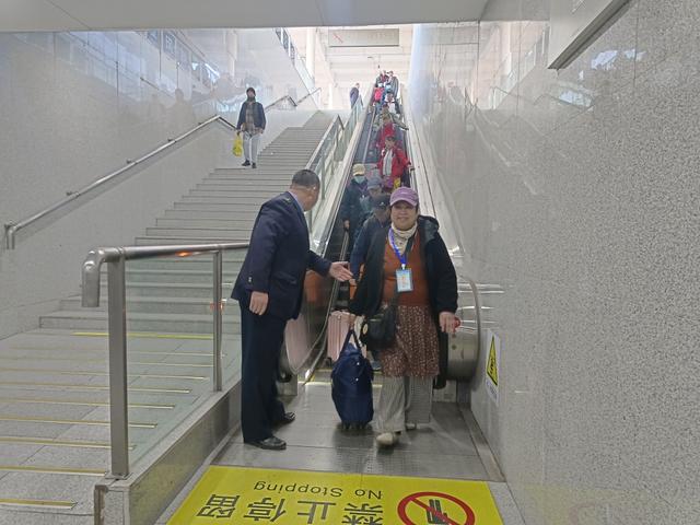 开启13天南国之旅！城阳站开出今年第19趟旅游专列