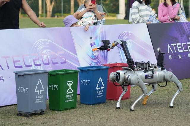 机器人集体到香港户外极限挑战，狗比人强