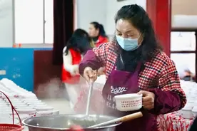 福建连江：浓浓粥香传孝道图片