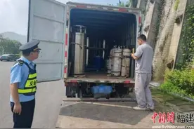 龙岩高速执法严厉打击普货轻型厢式货车运输危险货物违法行为图片
