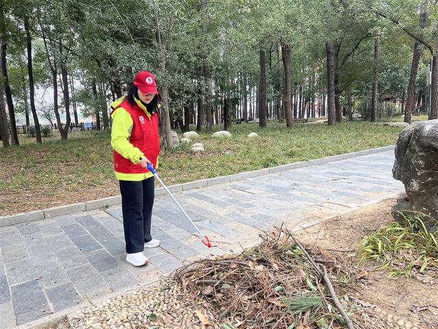 武汉文旅志愿者守护东湖飞鸟，绘就生态文旅画卷