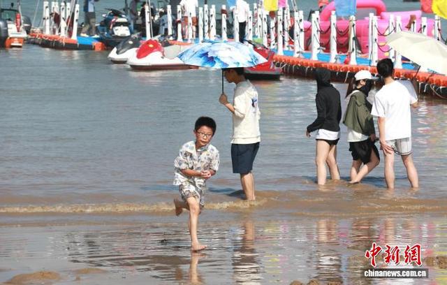 （活力中国调研行）浙南小城有“凉”方：“168黄金海岸”人气足