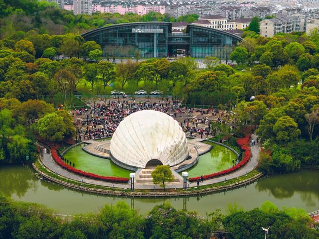 品区·周末侃｜宝山滨江，上海滨水空间的“后起之秀”怎么“秀”