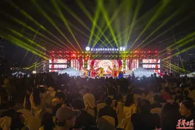 汨水欢歌 龙舟逐浪：第三届岳阳市旅发大会开幕图片