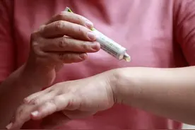 家里有这款“万能药”的小伙伴注意了，这种情况下不能用！图片