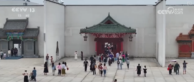 “又新又潮又好玩”！解码新消费图景 百亿元大项目如何影响你我？划重点↓