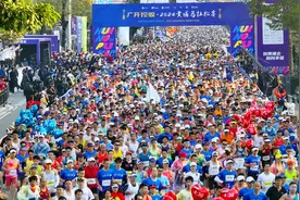 打破赛会纪录！2万跑友赴黄马之约见证广州开发区40年城市巨变图片