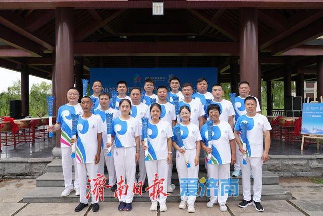 袈裟泉涌千年韵！2025济南国际泉水节“泉炬”传递抵达长清