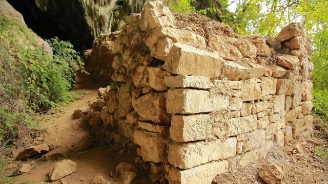 修文县小箐镇合兴村：探秘紫江熬硝洞