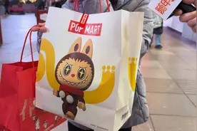 泡泡玛特火到海外，老外纷纷来中国“反向海淘”图片