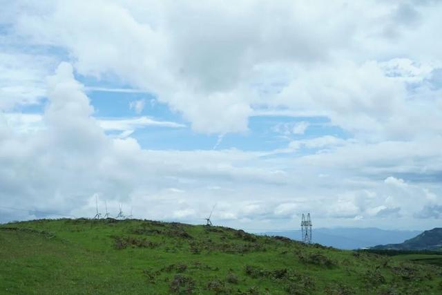 与大地同频呼吸！这个秋天，总要去寻甸草原秘境寻找下自己的“阿勒泰”时刻了