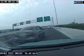 连续变道挤压、数次点刹逼停！上海一出租车高架遭网约车疯狂别车9公里图片