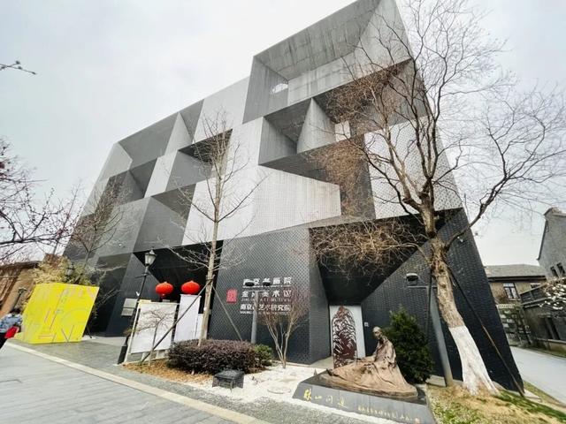 新同学，请留步！一起在秦淮解锁青春新玩法→