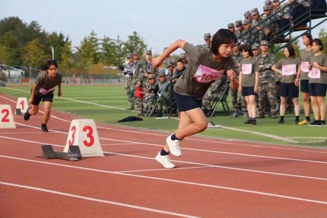 备受关注的00后陆军女飞行员，结婚了！