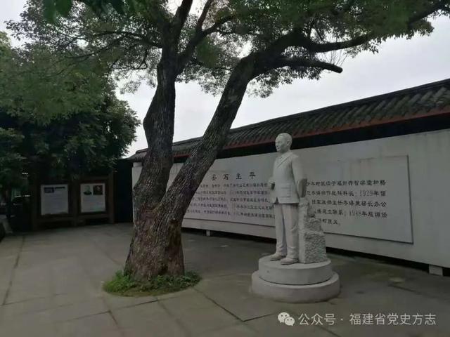 夜场、灯光、COS，名人故居玩出了新花样？ | 睡前聊一会儿