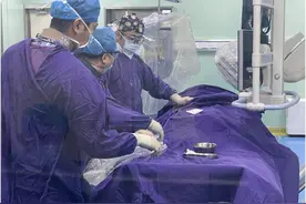 复杂栓塞，危急！高龄老人右下肢肌肉濒临坏死，青大附院血管外科成功施救图片