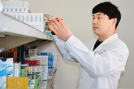 近7500名大学生乡村医生走上岗位，待遇保障如何？图片