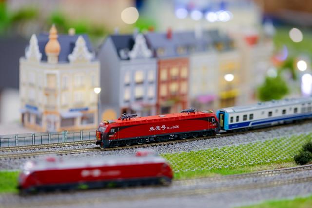 火车迷的节日！上海这个火车模型展上演跨时空的“铁道聚会”