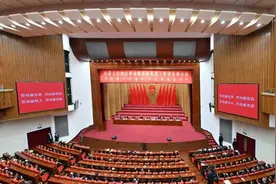 内蒙古自治区劳动模范和先进工作者表彰大会举行图片