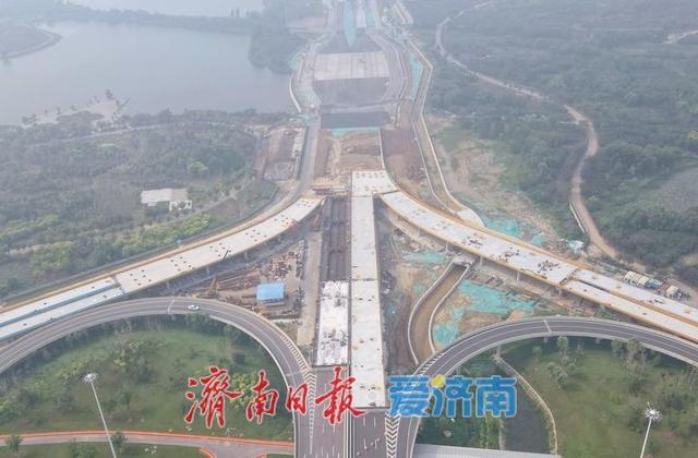 济南黄岗路黄河隧道盾构段贯通，全面转入内部结构施工