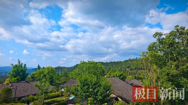 极目看中国|避暑客潮涌巴中，游客热捧“南方的北方，北方的南方”