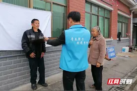 资兴市唐洞街道：公益摄影 镜头定格老人幸福瞬间图片