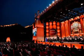 八旬殷承宗长城脚下奏响《黄河》，北京长城音乐会上演激情乐章图片