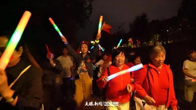 悦遵义·湄潭徒步城·重走西迁路丨 沉浸式邂逅湄江河畔夜之美