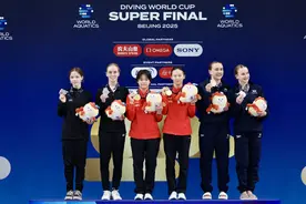 跳水世界杯总决赛：陈芋汐/全红婵获女子双人10米台冠军图片