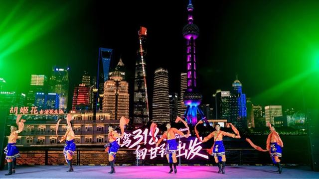 从上海人民广场出发，沿“此生必驾318”驶向甘孜，感受悠长藏韵